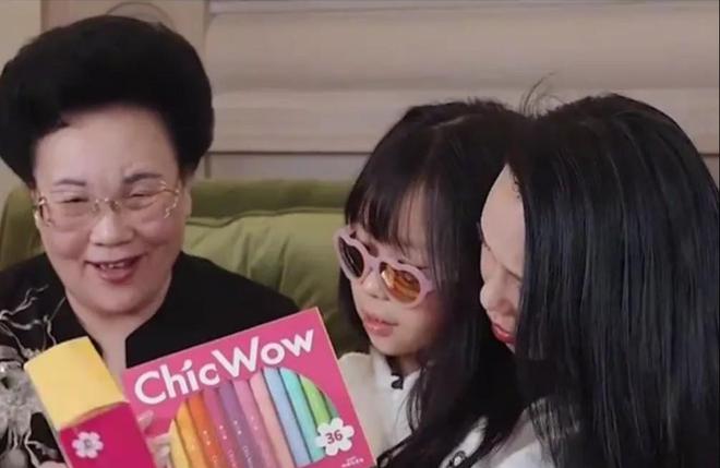 岁女儿戴眼镜很可爱越长越像爸爸秦昊了不朽情缘登录入口伊能静晒幸福家庭照8