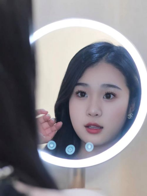 救手残党让化妆变得得心应手不朽情缘平台歌岚美妆镜拯